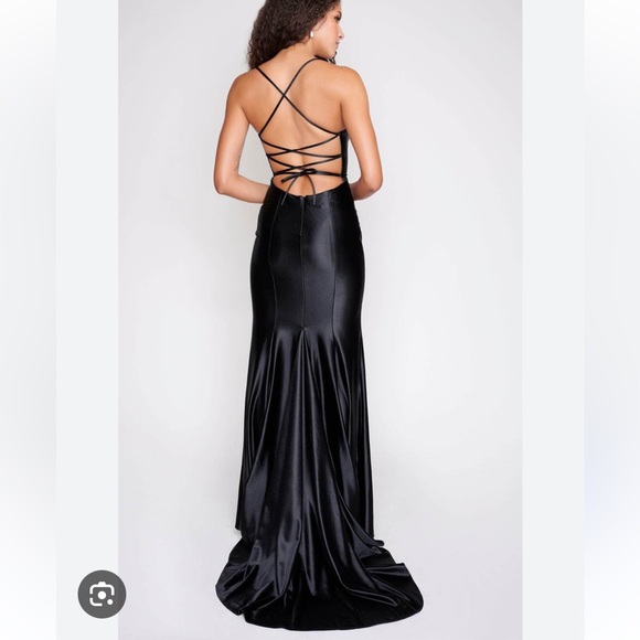 Nina Canacci Plunge V-Neck Crisscross Back Prom Evening Gown Black Size 4 - Picture 8 of 15